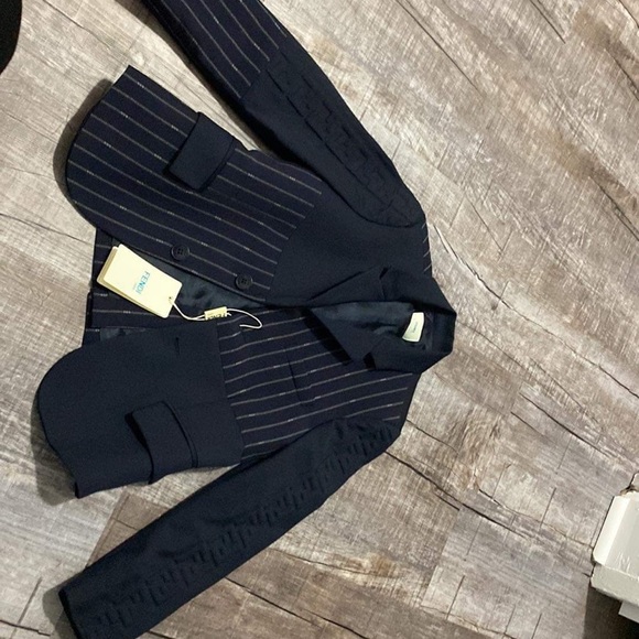 Fendi blazer 1600 in store brand new to small for my kid - Picture 2 of 5